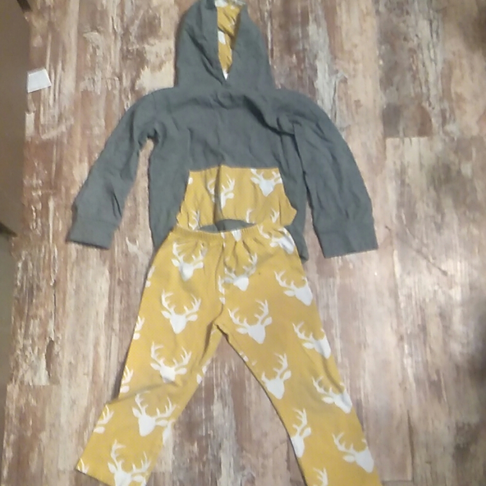 Girls shirt and pants set. 3 for $10
